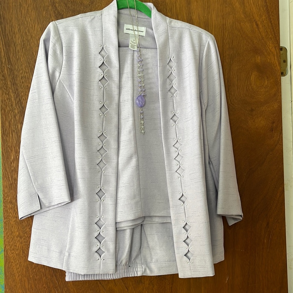 Pant suit in lavender color